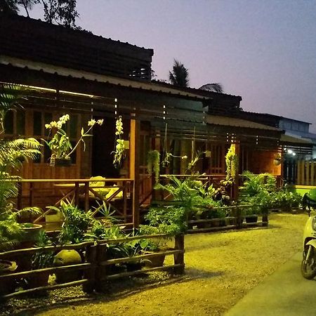 Happy Guesthouse Bungalow Sukhothaï Extérieur photo