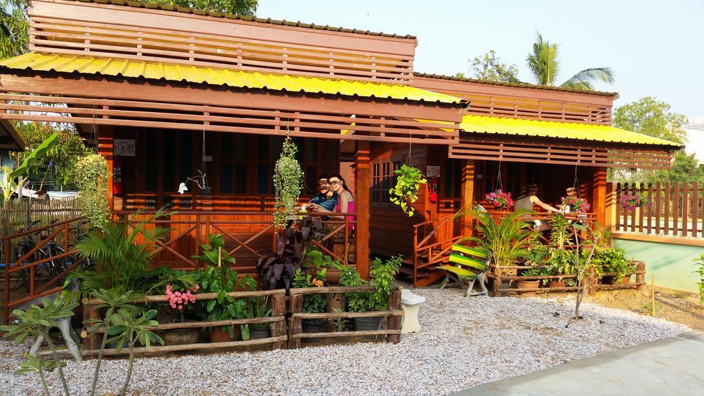Happy Guesthouse Bungalow Sukhothaï Extérieur photo